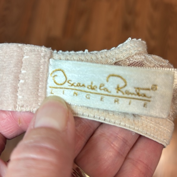 Vintage 70’s Oscar de la Renta Cream Lace Bra Full Coverage, 34C - Picture 6 of 9